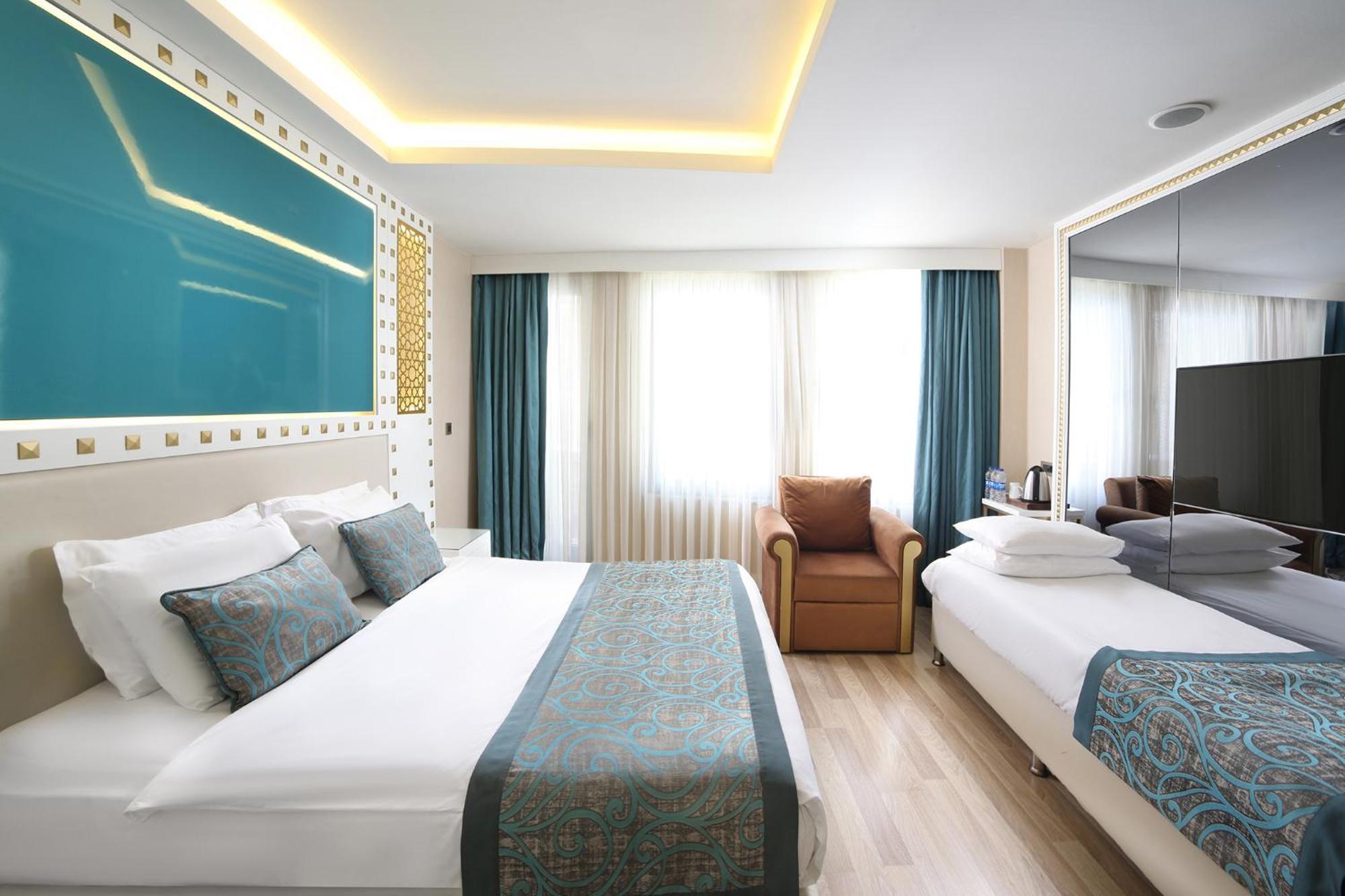 Great Fortune Hotel & Spa Istanbul Exterior photo A room at the hotel