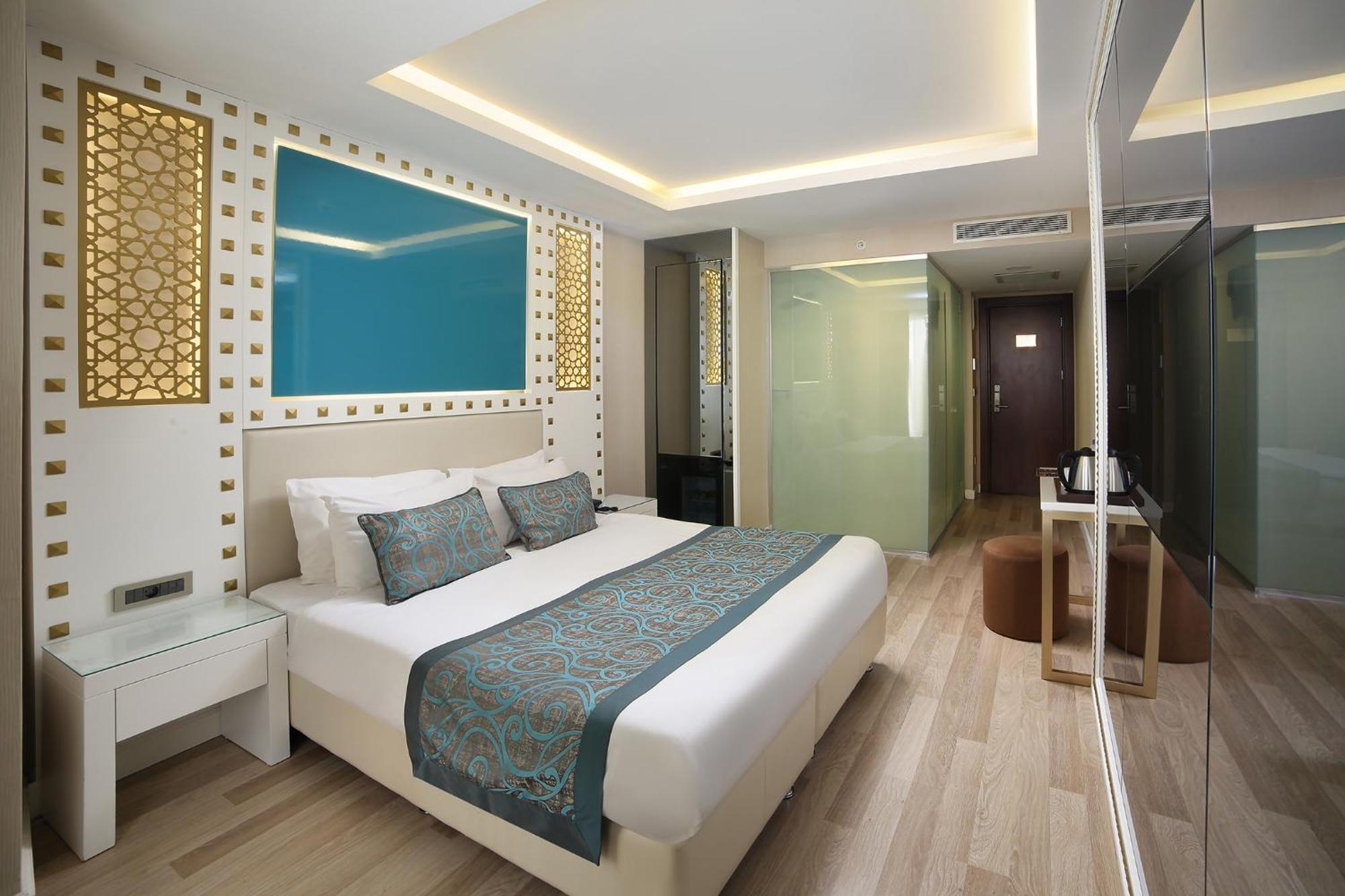 Great Fortune Hotel & Spa Istanbul Exterior photo Deluxe Room