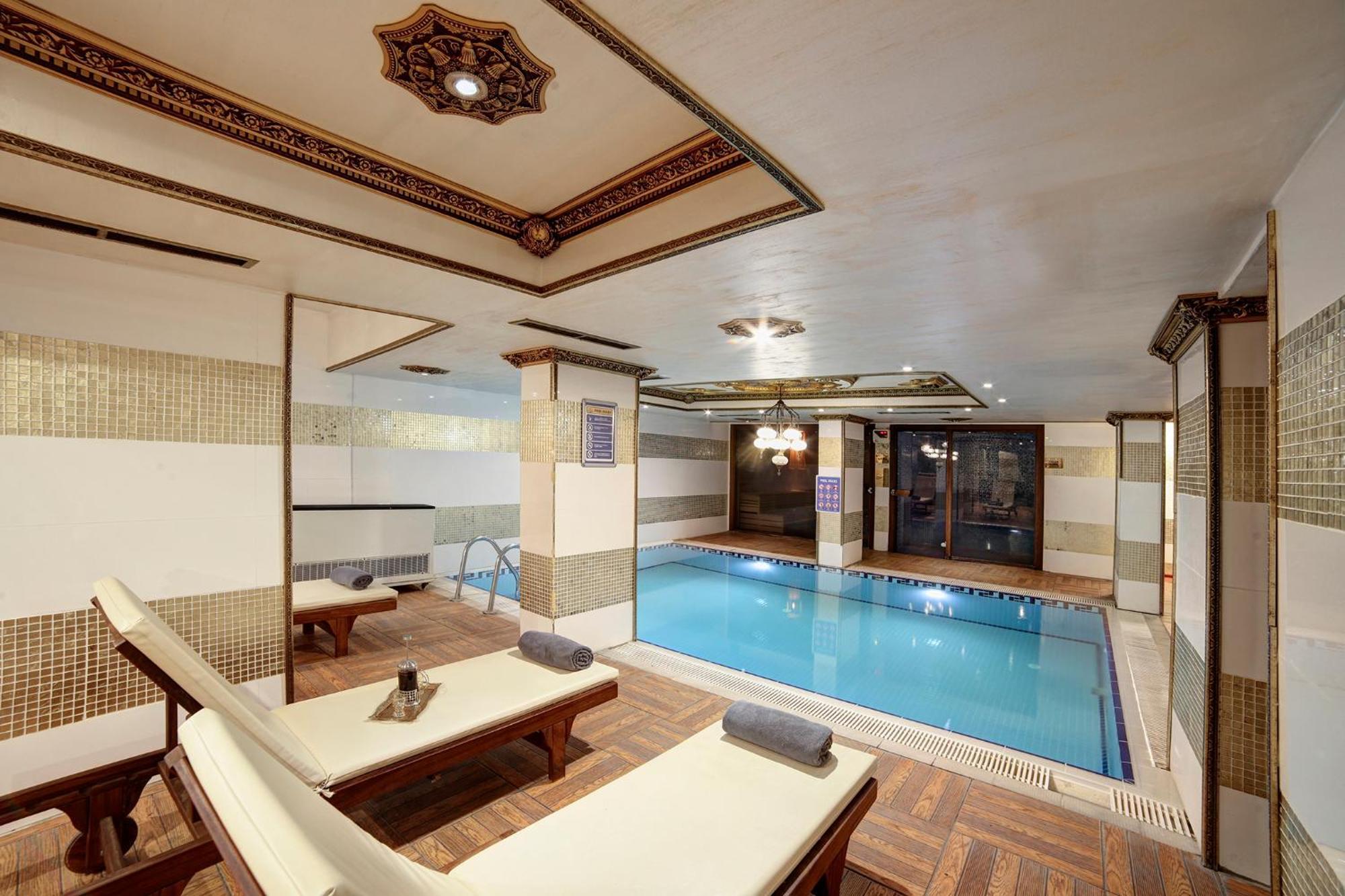 Great Fortune Hotel & Spa Istanbul Exterior photo The swimming pool at the hotel