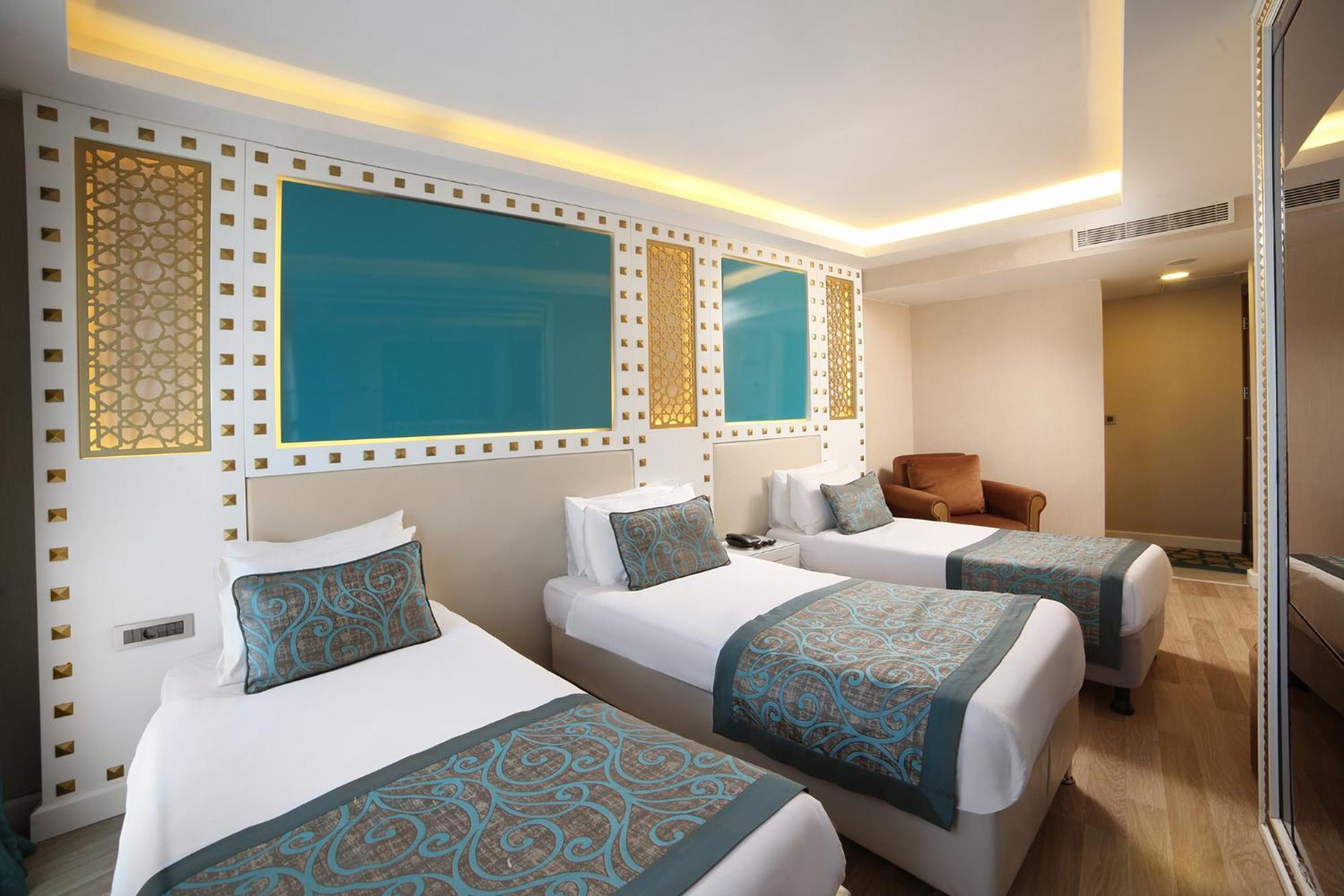 Great Fortune Hotel & Spa Istanbul Exterior photo A room at the hotel