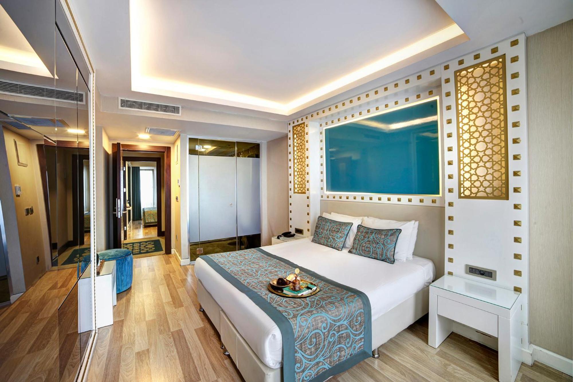 Great Fortune Hotel & Spa Istanbul Exterior photo A room at the hotel