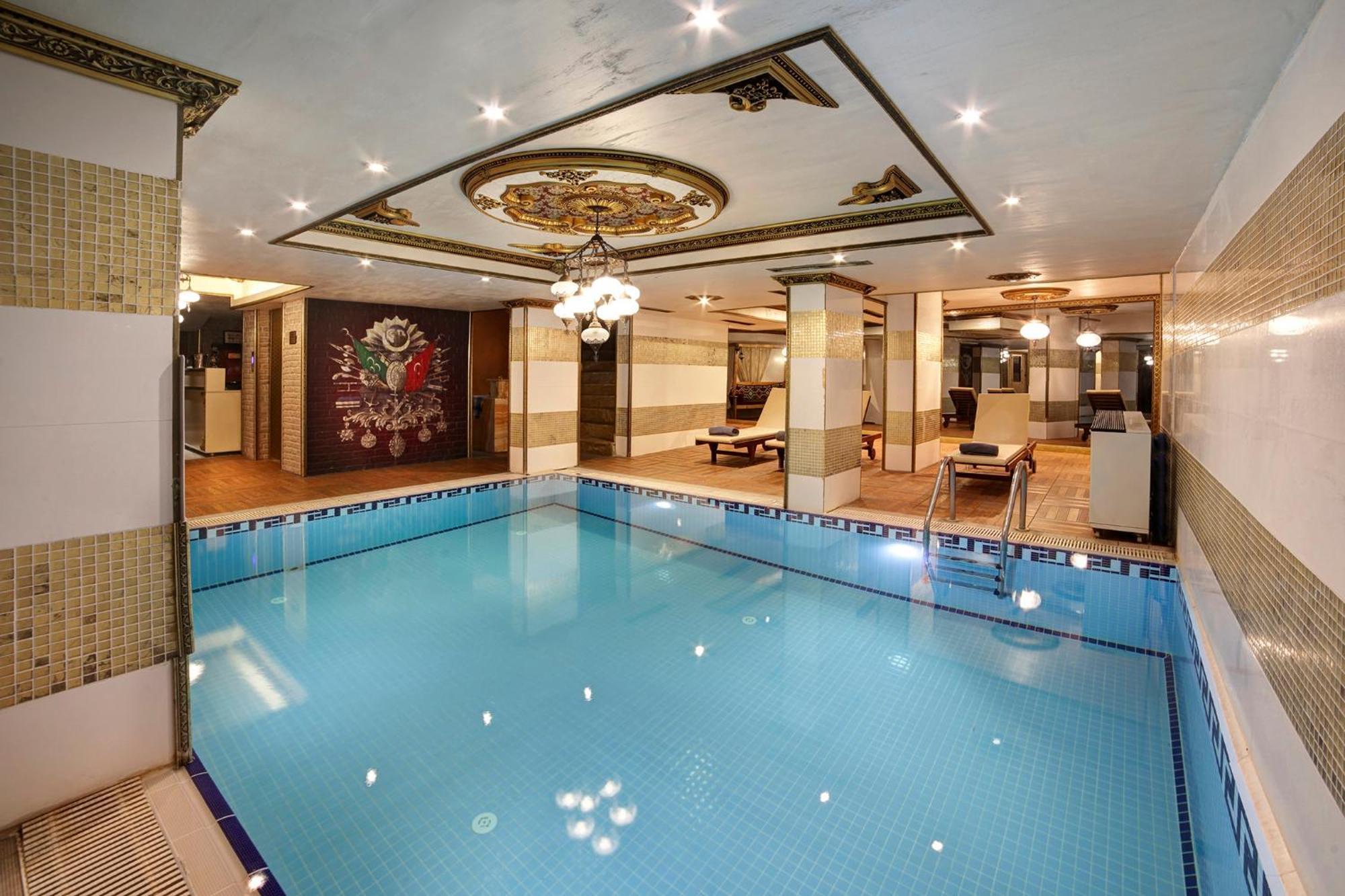 Great Fortune Hotel & Spa Istanbul Exterior photo The swimming pool at the hotel